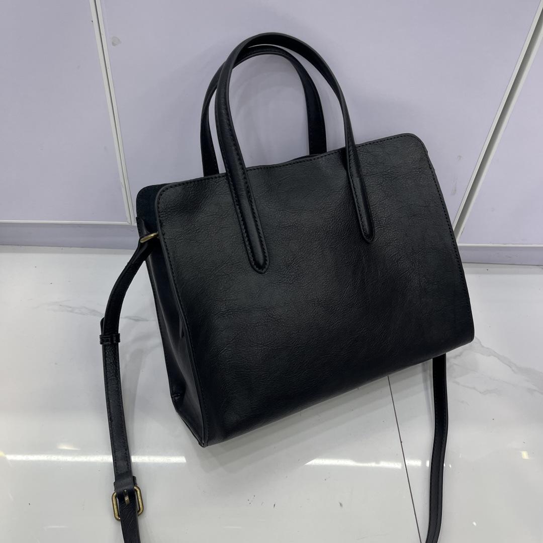 2026 New Cowhide Large Capacity Commuting Shoulder Bag