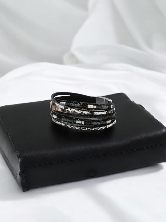 Men' braided bracelet with silver cross. Magnetic clasp. 23cm