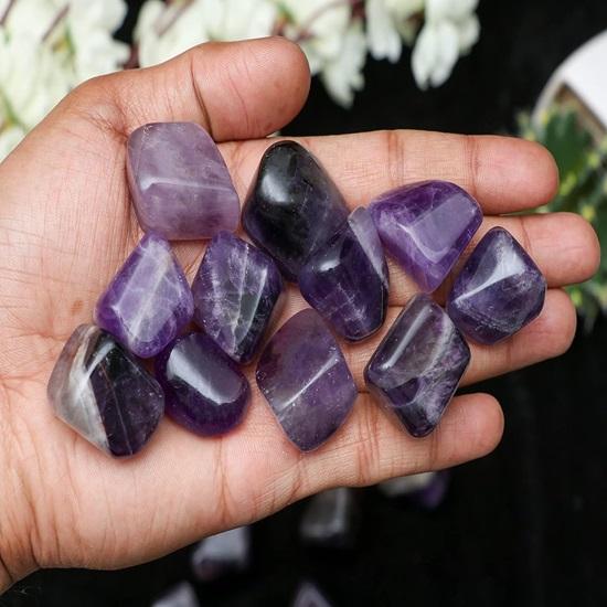 Set of 13 Amethyst Tumbled Stones Reiki Chakra Healing Decorative Pebbles Vase Fillers Tumble Stone for Jewellery, Reiki Healing, Home Office Decor