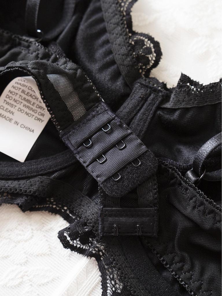 Großformatiges Schwarzes Samt- und Spitzen-Push-Up-BH mit Schnür-Höschen-Set