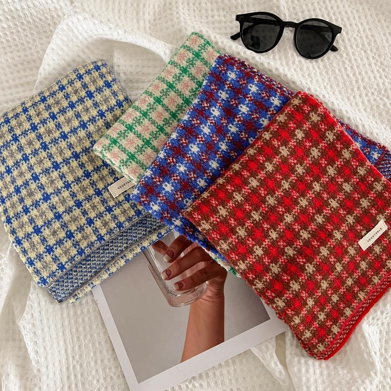 Small fresh college style small plaid wool scarf women's winter warm versatile retro knitted scarf