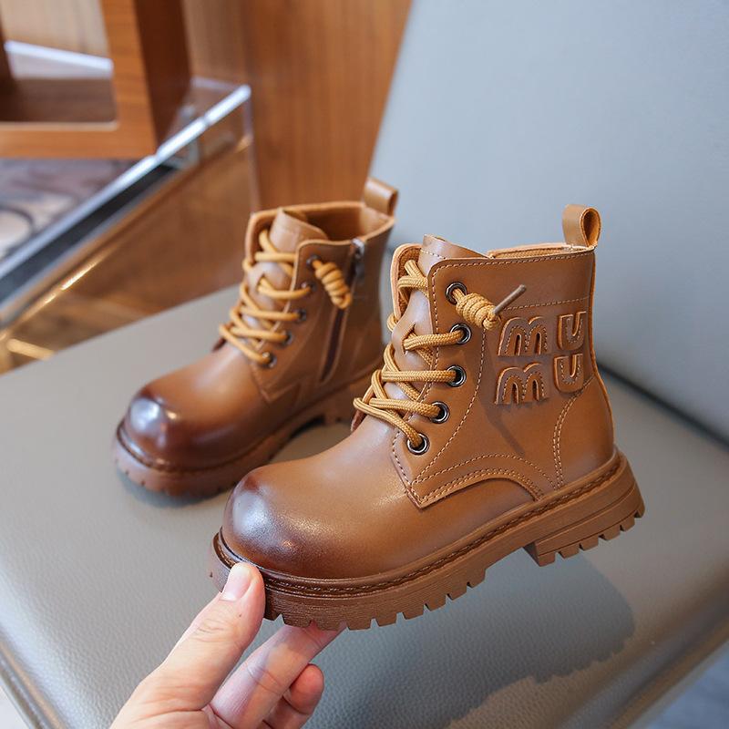 Botas Martin para niños 2025 otoño e invierno nuevas botas para niños callejeras para niñas bebé niños medianos y mayores botas cortas de suela blanda marea