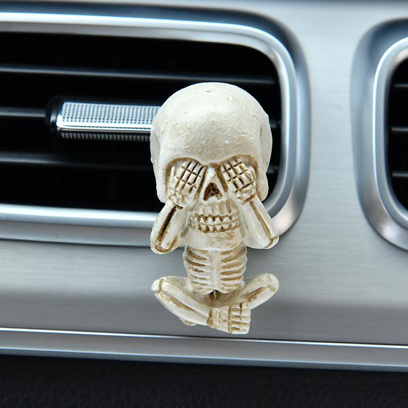 Creative car skull ornaments with the design of "see no evil, hear no evil, speak no evil", which are car interior decorations.