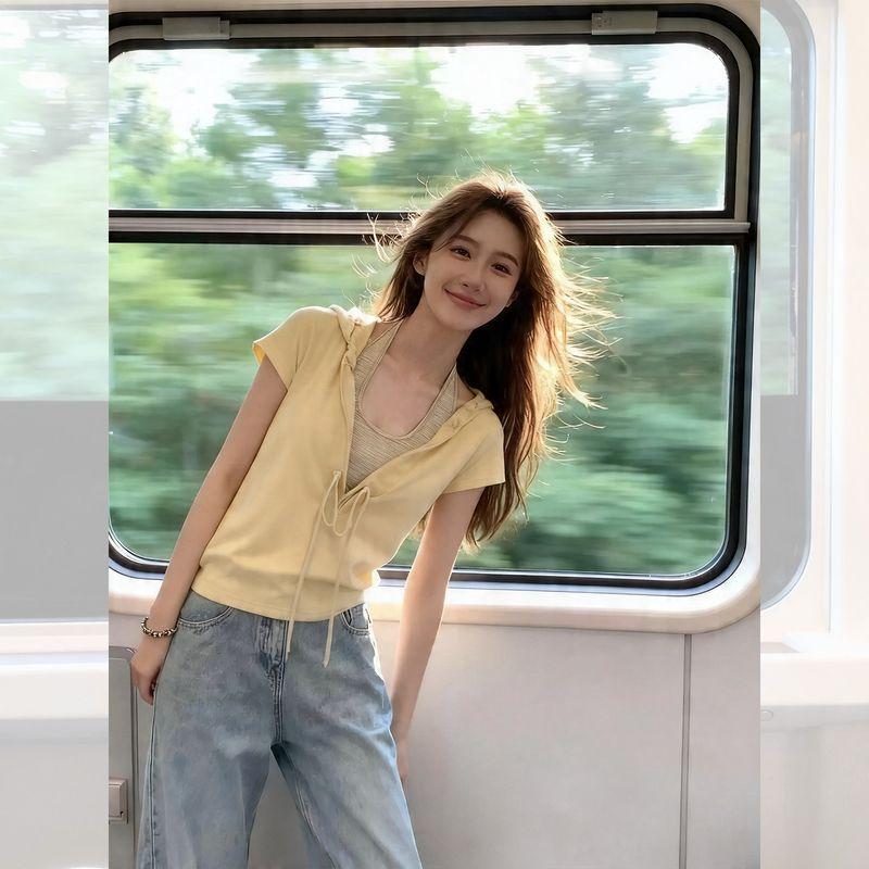 

Stylish Yellow Lazy-Style Faux Two-Piece Top for Women, New Spring and Autumn Design, Loose Fit, Slimming, Patchwork Design, Comfortable and Versatile Yellow Fake Two-Piece Short-Sleeved Top L