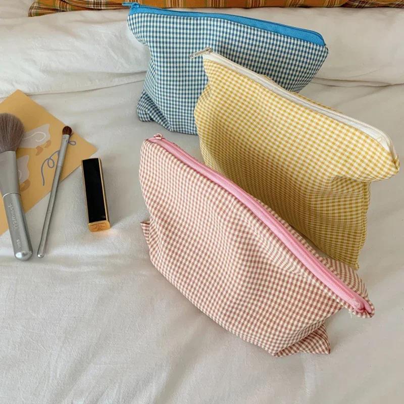 Travel Makeup Bag Portable Simple Pouch Cosmetic Bag for Women Plaid Makeup Bag Large Capacity Cotton Zipper Pouch Purse