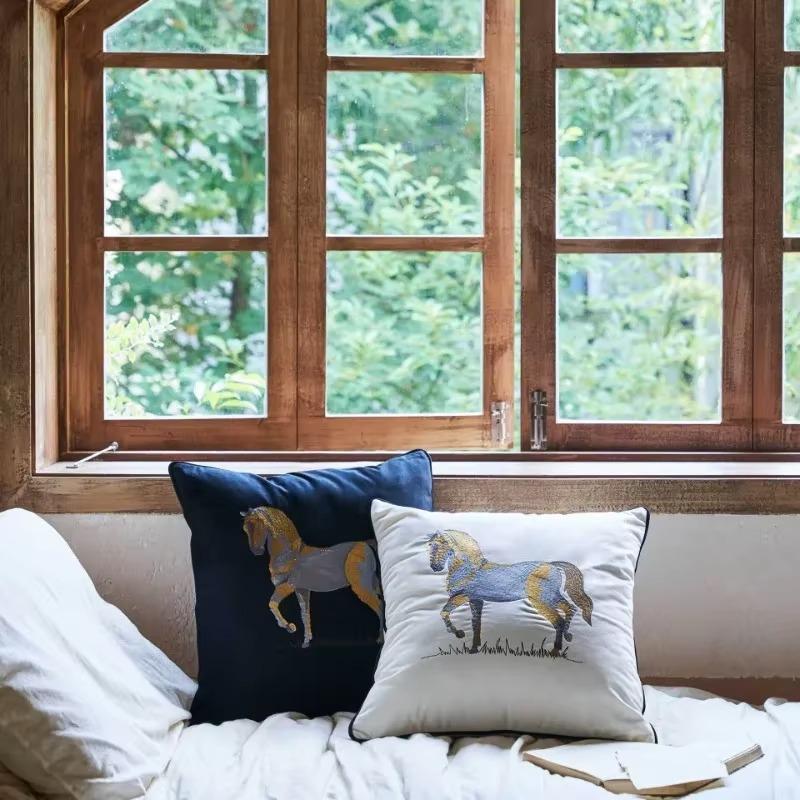 New American Embroidered Leopard Cushion Cover Vintage Living Room Sofa Decoration Plush Pillowcase