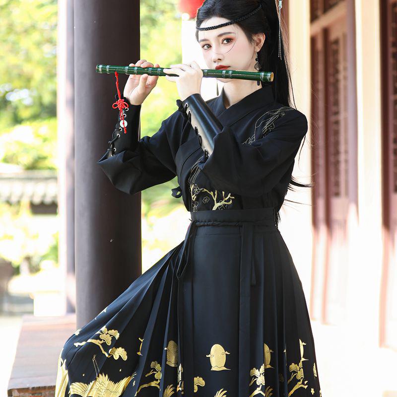 

Элегантный черный ханьфу: Дизайн с журавлями с золотым тиснением, Комплект больших размеров для пары, Традиционная китайская юбка для женщин 4XL