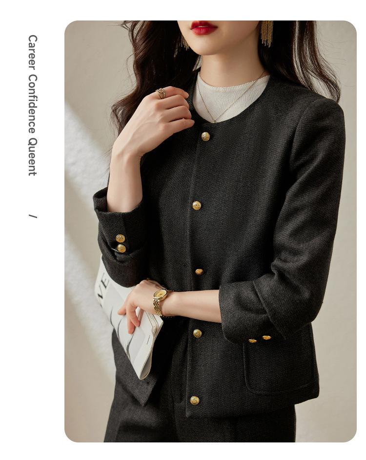 Women's Spring 2024 Versatile Slim Fit Two-Piece Blazer Suit - Crew Neck, High-End Commute Fashion with a Touch of Elegance.