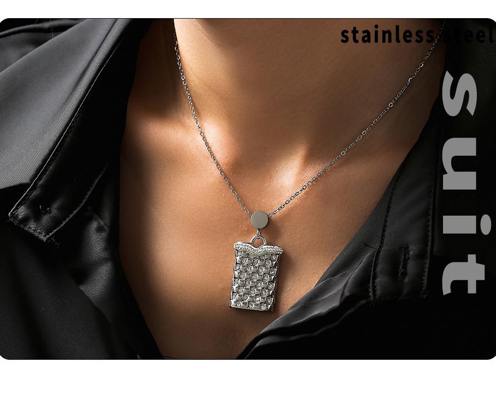 Minimalist Rectangular Plaid Pendant Necklace: Diamond-Studded Clavicle Chain In 18K Gold-Plated Titanium Steel.
