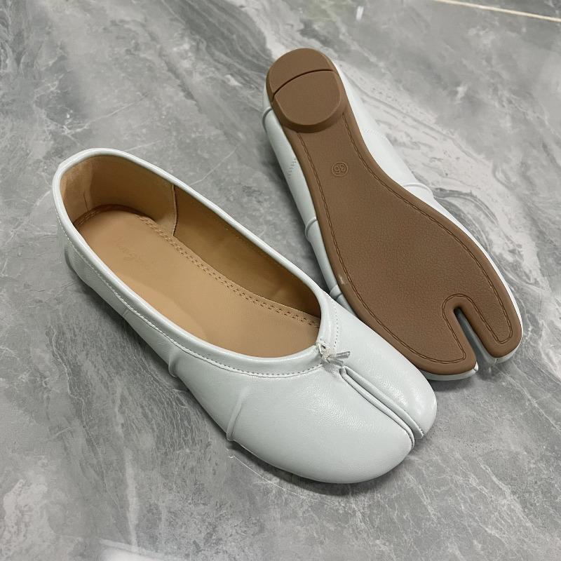 Split-toed Shoes for Women's New Niche Color Polka Dot Pleated Flat-soled Ballet Shoes, Shallow Mouth One-pedal Single Shoes for Women