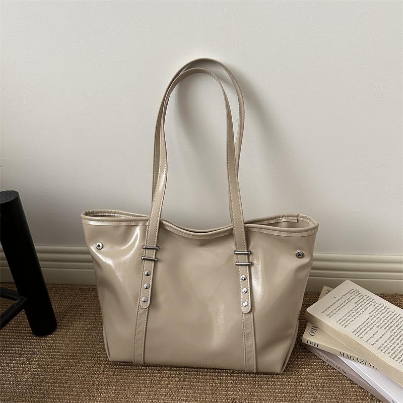 Fashionable Commuter Lady's Shoulder Bag for Going To Work on The Go Tote Bag