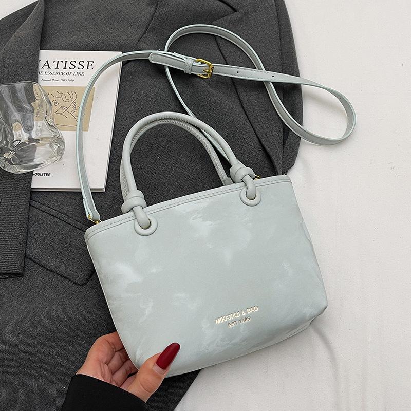 

Korean version ins trendy personality contrasting colors casual hand carrying bucket bag fashion high sense versatile temperament messenger bag woman