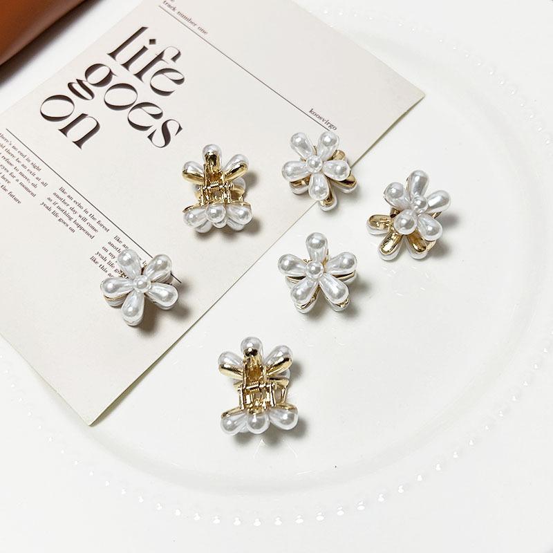 Utsøkte Metallblomst Hårklyper Luksuriøse Imiterte Perler Små Hårspenner Krabbe Hårnåler Barretter For Jenter Barn Hårtilbehør