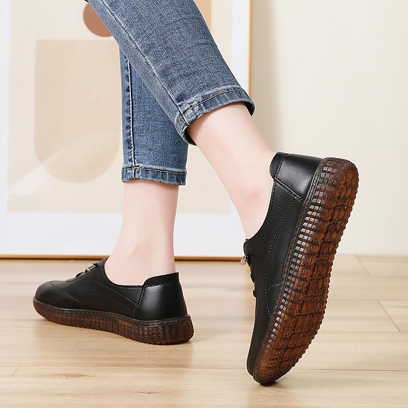 Women Soft Casual Shoes Loafers Simple Elegant Summer Sneakers Breathable Leather Moccasins Shoes Plus Size