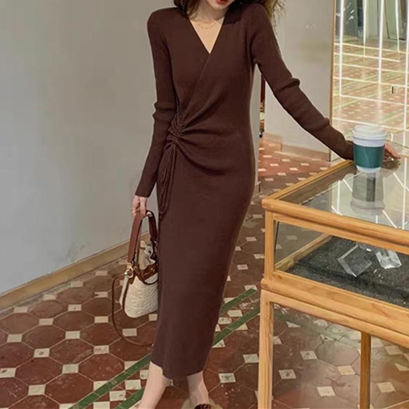 

Elegant design v-neck knitted dress women s clothing autumn and winter new slim-fitting and thin sweater dress one size fits all темно-коричневого