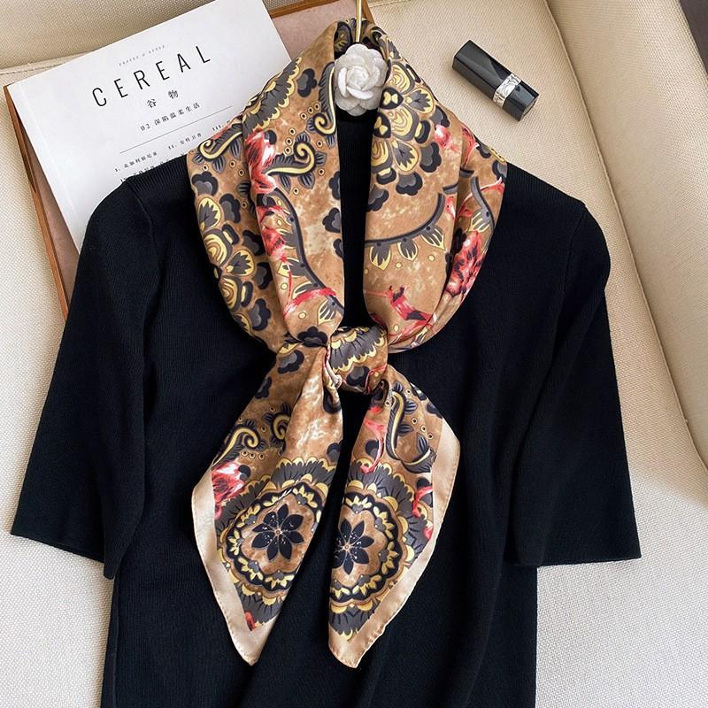 Neuer koreanischer Druck Modischer großer quadratischer Schal für Damen im Sommer Sonnenschutz Schal Langer Gaze-Schal Urlaub Strandtuch