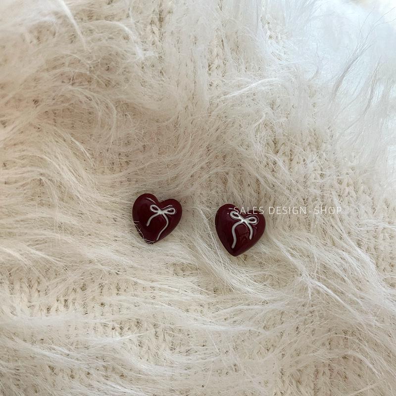 Heart Drip Glaze Korean Stud Earrings – Fresh, Sweet, and Fashionable Ear Ornaments with a High-End Feel.
