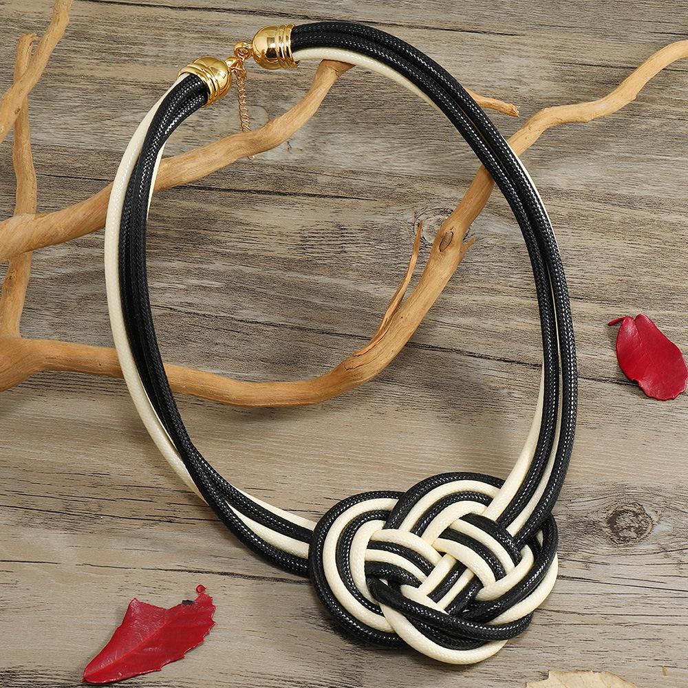 

Модные ожерелья для женщин. Ювелирные изделия чёрный