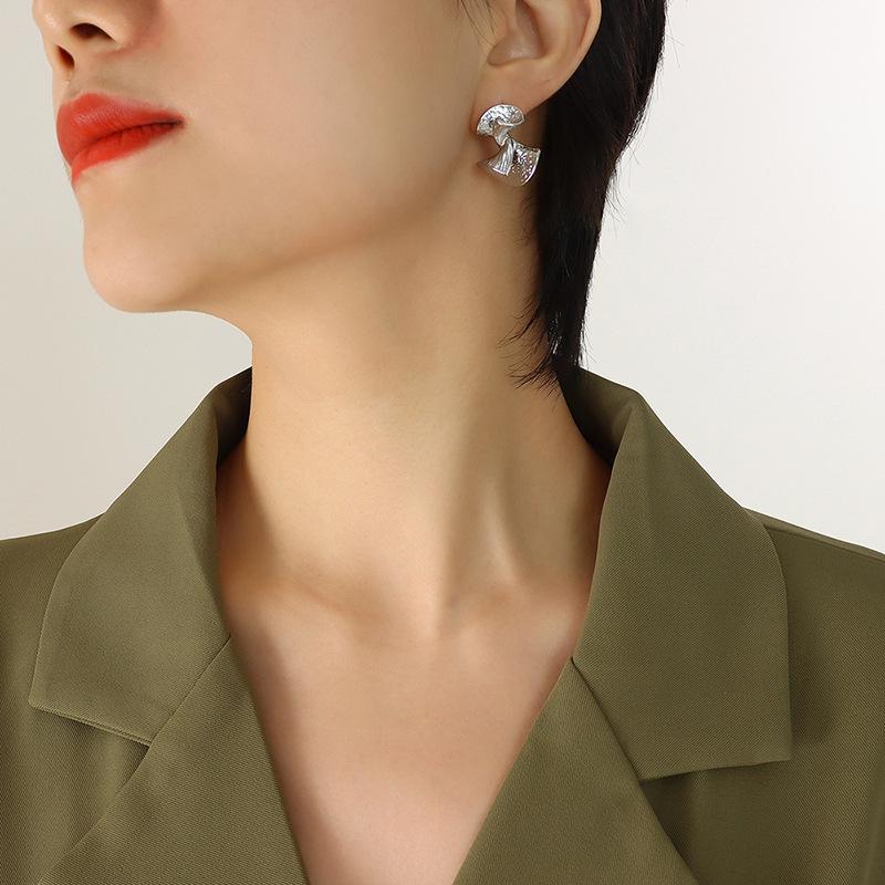 

Japanese & Korean Minimalist Fan-Shaped Embossed Titanium Steel Earrings - Niche Design Fashion Jewelry