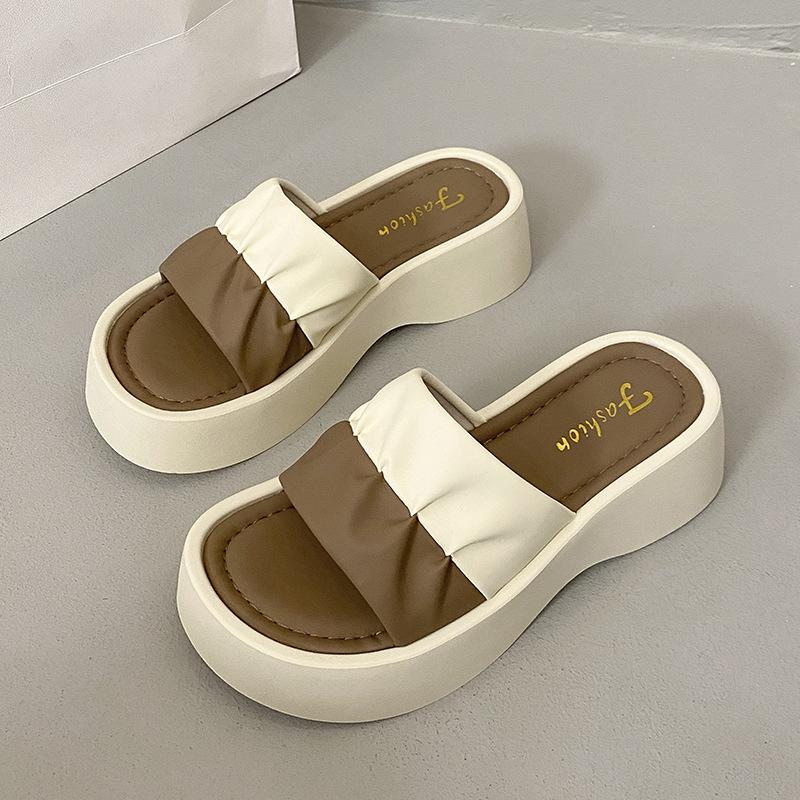 French Thick-soled Cool Slippers Women's Summer Wear High-end Fashion 2025 New Skirt Casual Seaside Beach Shoes