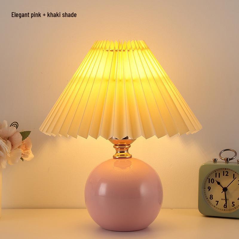 Retro 2025 High-End Eye-Protection Desk Lamp: Luxury Sleep-Aid Atmosphere for Bedroom and Bedside.