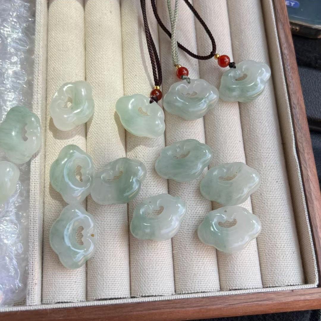 Tianshan Jade Ruyi Lock Pendant in Emerald Green Pendant (without cord)