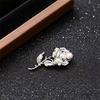 Elegante Antik-Rosenperlen-Brosche - Vintage Blumiger Mantel-Accessoire