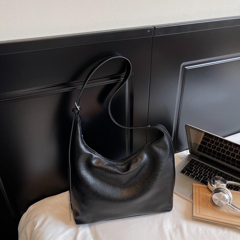Large-capacity Commuter Handbag Fashionable and Retro Shoulder Bag Casual and Trendy Underarm Tote Bag