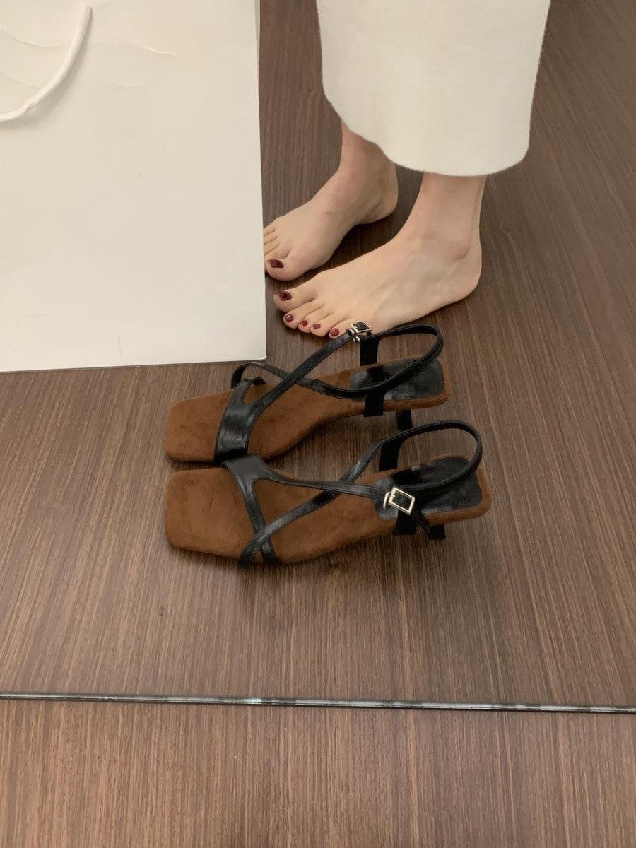 

Retro niche open-toed square-headed sandals women s shoes are beautiful small heels 40 чёрный