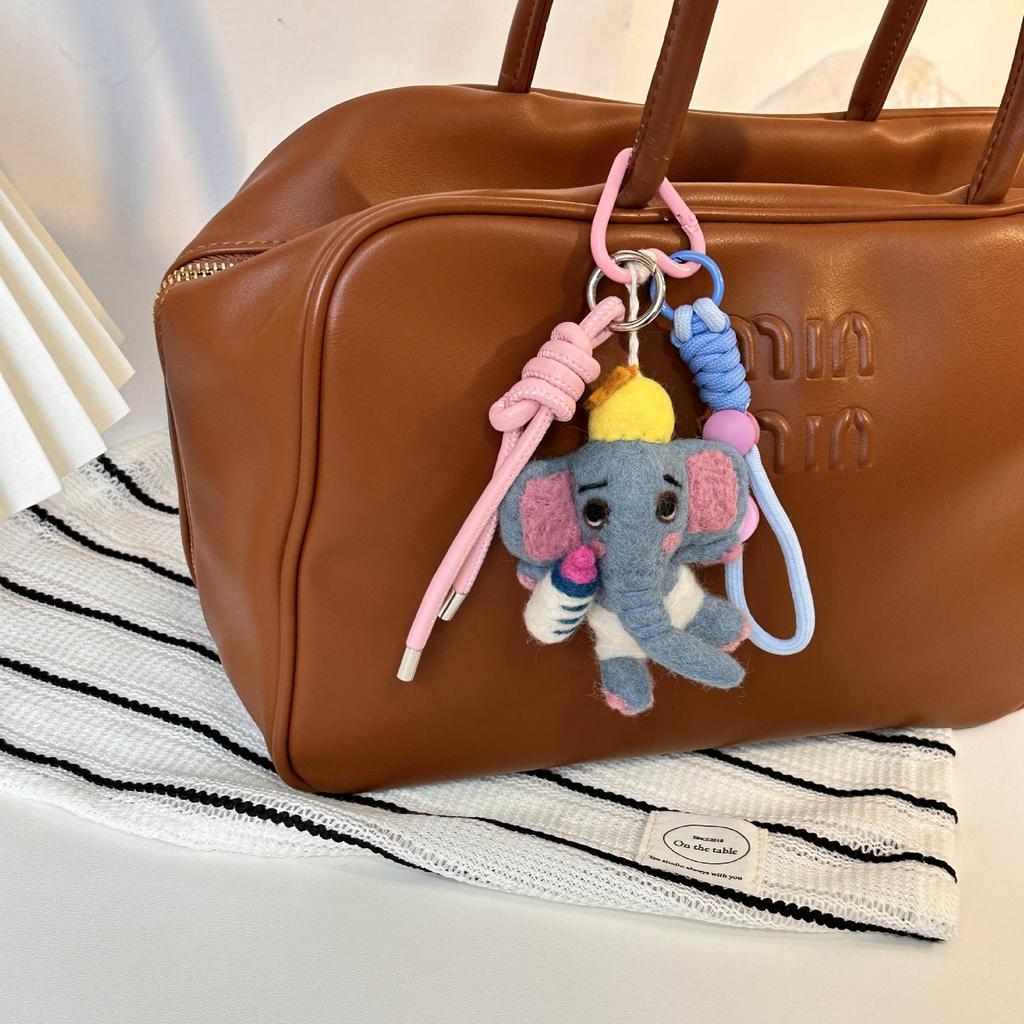 Handmade Wool Felt Elephant Keychain: Cute Backpack Accessory & Small Pendant