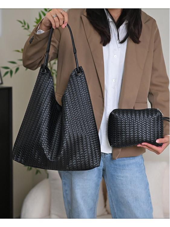 Women's 2025 Retro Large Capacity Woven Shoulder Tote Bag - New Fashion, Commute Style.