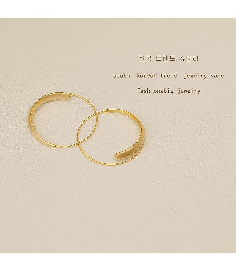 Women's Trendy Matte Hoop Earrings: Designer Retro Hong Kong Style with European, American, and Korean Minimalist Fashion.