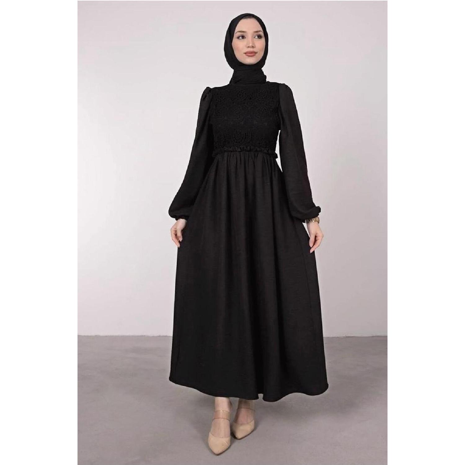 

Женское черное этническое кружевное платье с объемными рукавами T 7585 36