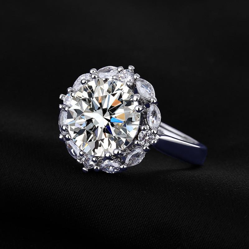 Exquisite Queen Style 5 Carat Imitation Adjustable Ring With Unique Animal Design