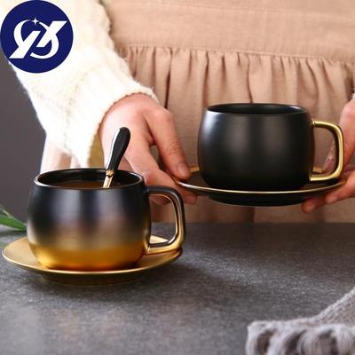 Keramik Licht Luxus einfach matt schwarz Gold Champagner Kaffeetasse mit Untertasse Löffel Set einzigartige Reise paar Teetasse Milchbecher