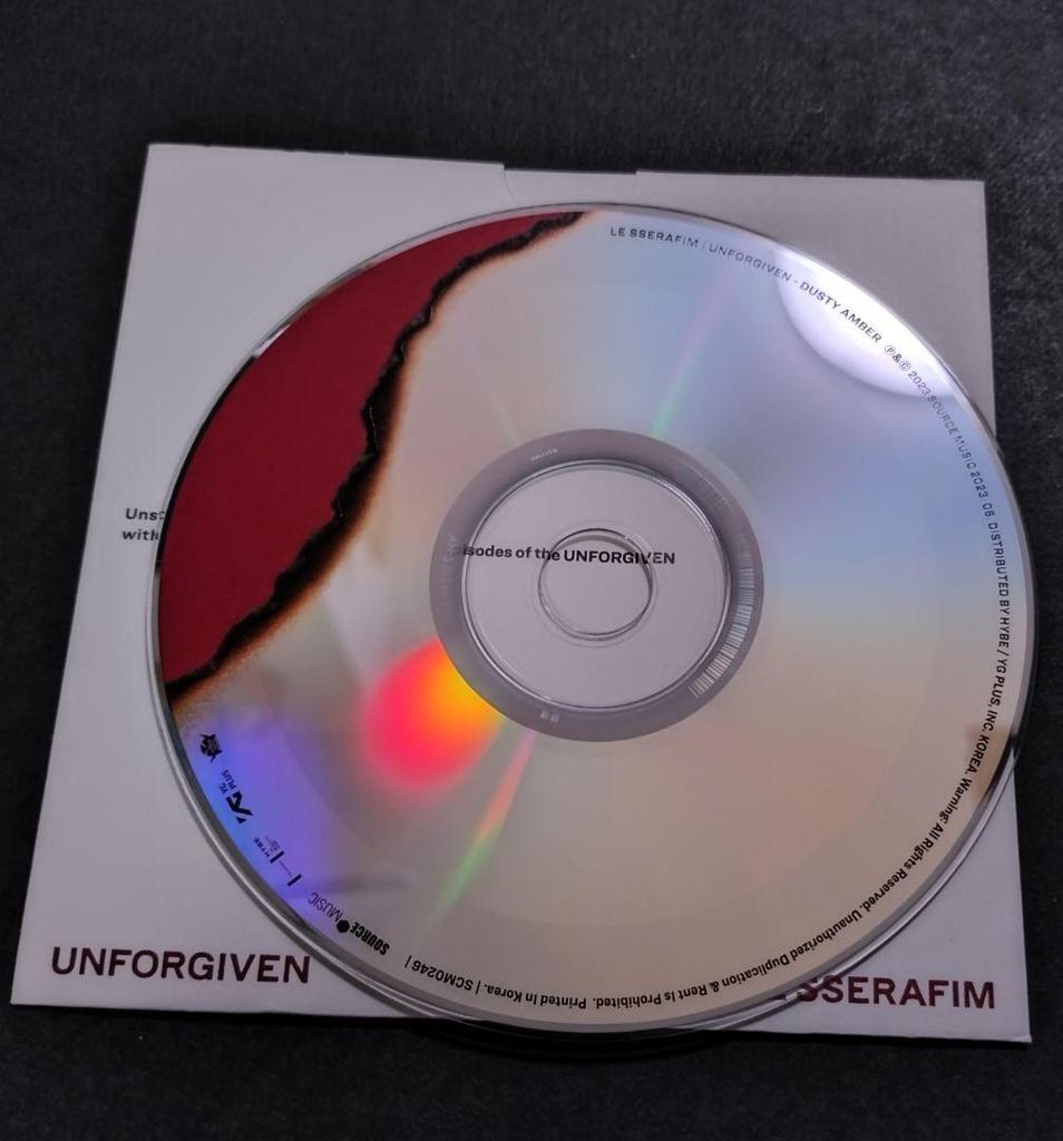 [USED] LE SSERAFIM UNFORGIVEN Yunjin with Trading Card