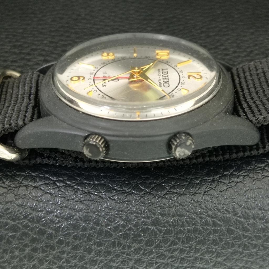 HANDAUFZUG VINTAGE LEGENDE SCHWEIZER HERREN ÜBERHOLTE WEckerUHR a707538-1