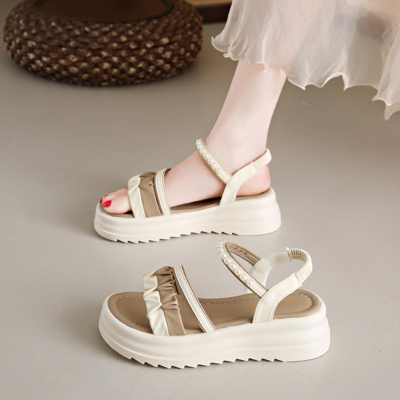 Stepping on shit sandals female 2025 new summer wear thick-soled fairy wind soft-soled fashion word with popular women's shoes