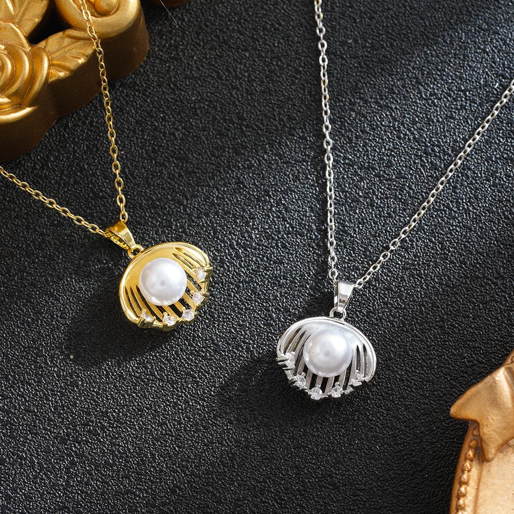 Pearl Seashell Necklace: Women's Elegant, Versatile Light Luxury Fashion Accessory