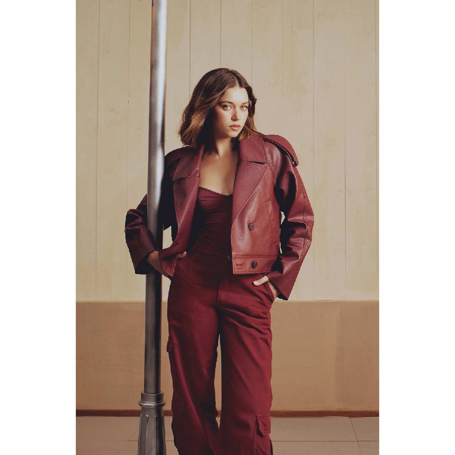 

Куртка из искусственной кожи Afra X Oversize с воротником-смокингом и погонами XS