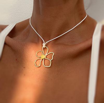 Simple Flower Pendant Collar Women, Personalized Sweet Cool Metal Hollow Choker Necklace
