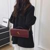 Niche High-end Woven Shoulder Baguette Bag Fashionable and Exquisite Horizontal Hand-held Dinner Bag Versatile Women's Messenger Bag