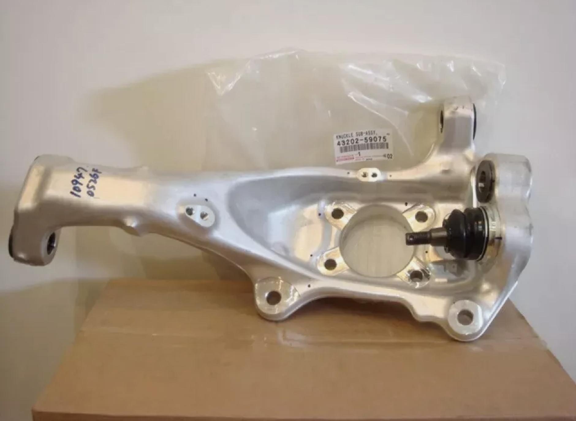 

Toyota 43202-59075 Lexus LS460 LS600h Spindle Knuckle Steering LH OEM Genuine