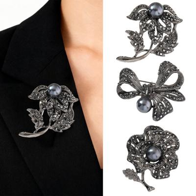 Retro Schleifenbrosche Strass Schwarz Kunstperle Blume Brosche Anstecknadel Schleife Reversnadel Damen Outfit Accessoire für Pullover Hüte Mäntel