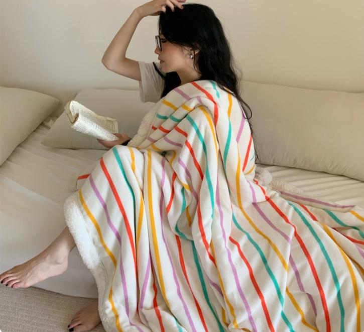 

Stripe Double-Layered Warm Throw Blanket - Soft, Reversible, Machine Washable, All-Season Cozy Fleece for Couch & Bed, 150x200cm