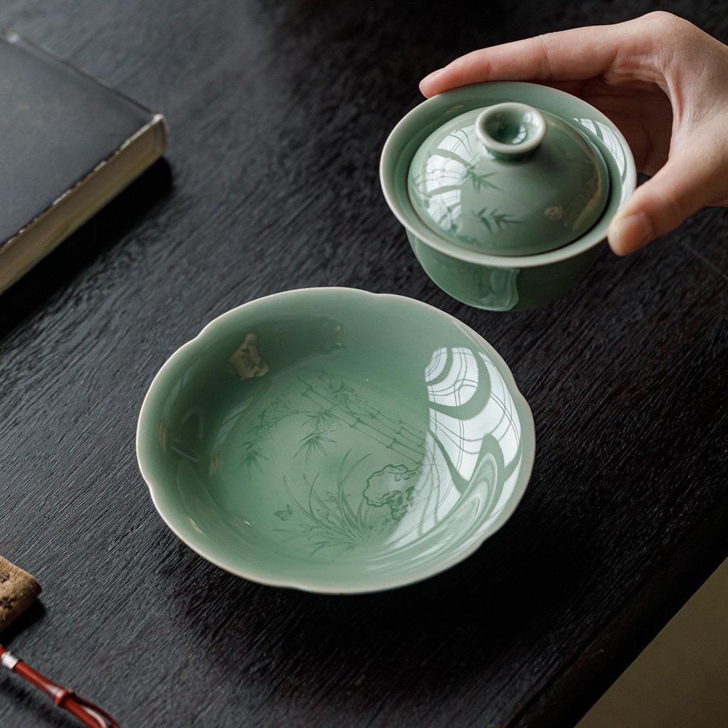 Guanlan Yue Celadon Ceramic Non-Scalding Gongfu Tea Bowl Set - Three-Piece Lid Bowl with Shadow Carving