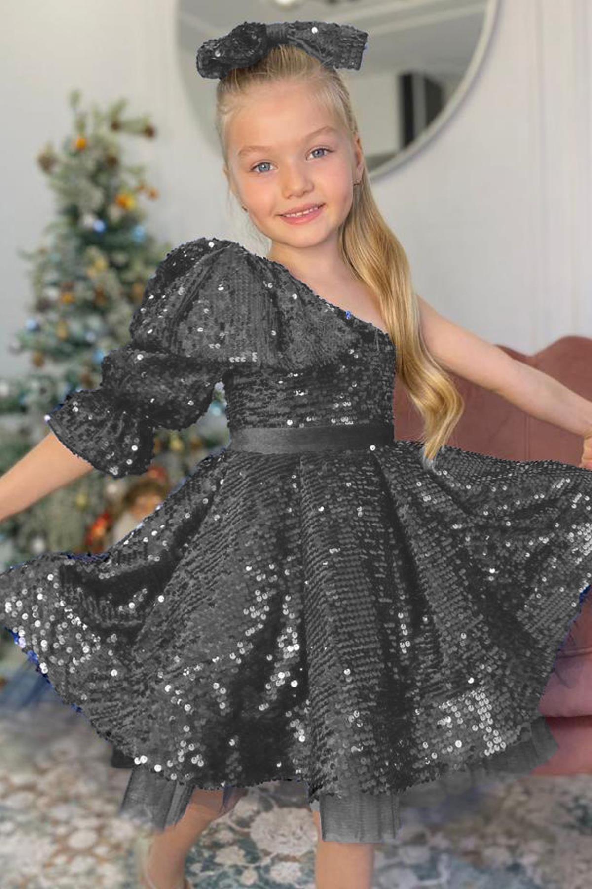 

Серебряное вечернее платье из пышного тюля с принтом банта для девочки на одно плечо