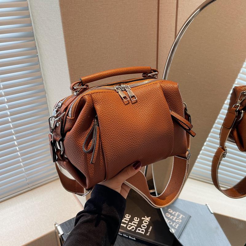 Premium texture pleated small bag women's new fashion pillow bag autumn and winter versatile broadband messenger bag