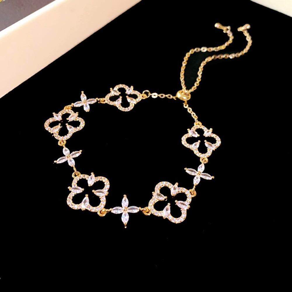 High-end Lucky Four-leaf Clover Bracelet Light Luxury High-end Temperament Hand Jewelry Fashion Design Jewelry