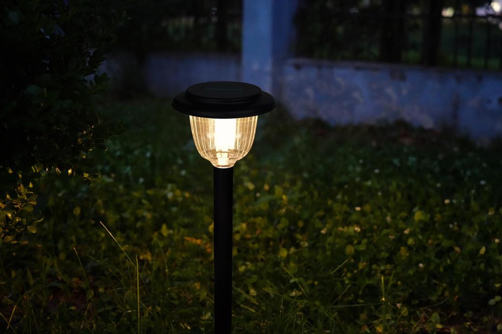 Stay lit until the next morning GWSOLAR's best-selling 3-piece [Smart] solar light set Warm white, 30 lumens [Smart Lighting]. Illuminate your garden